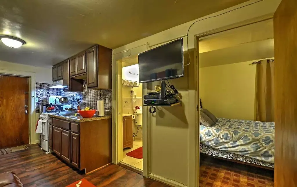 Two Bedroom Apartment - North East Bronx New York 0*,